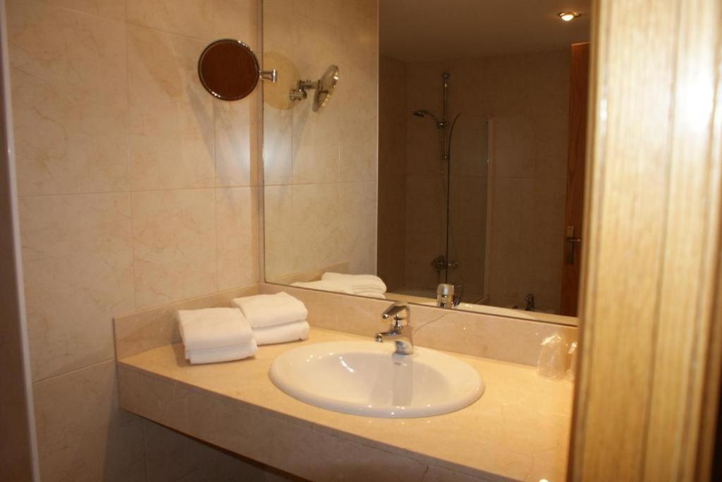 Hotel Estel Berga Luaran gambar