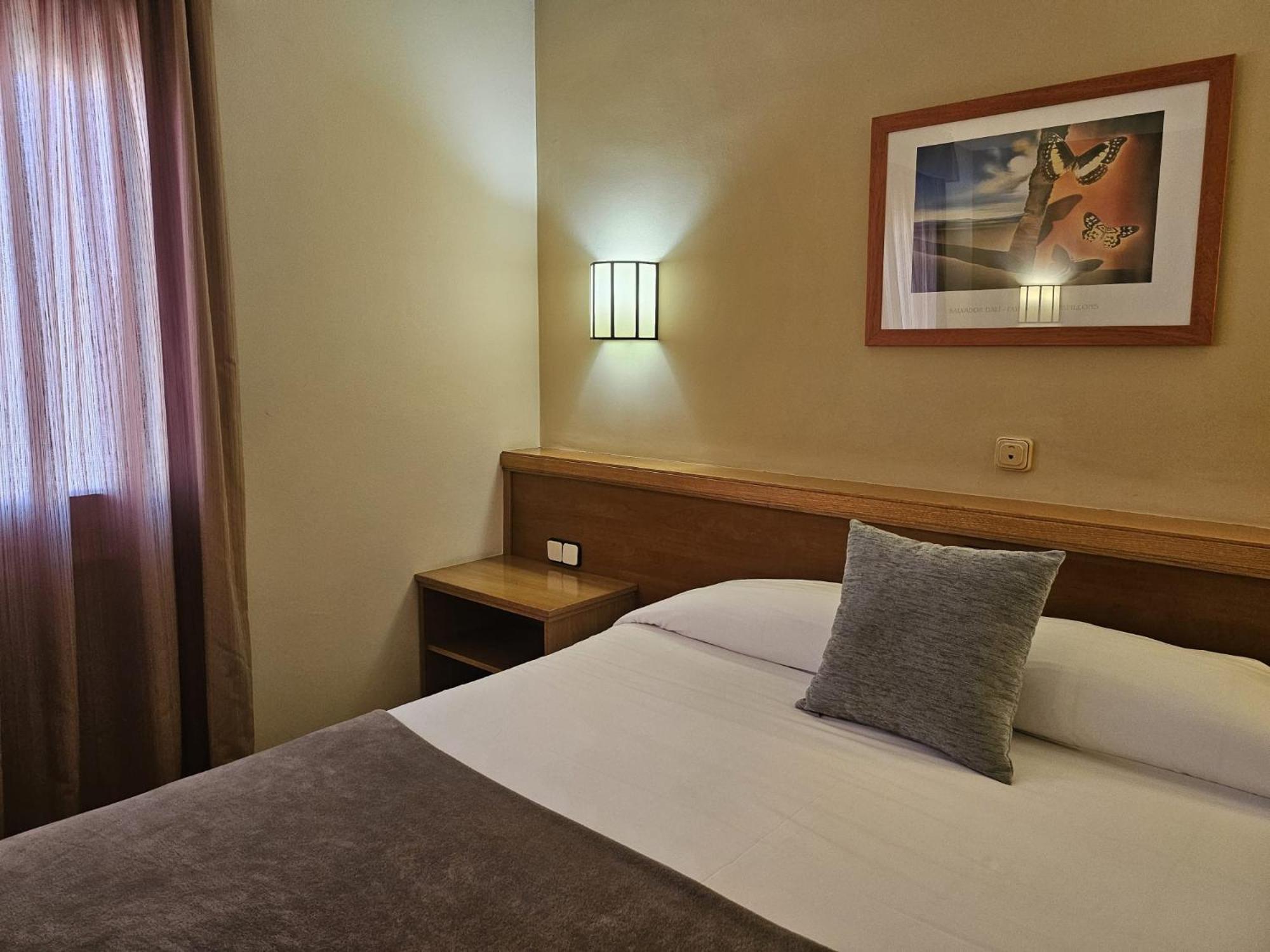 Hotel Estel Berga Luaran gambar